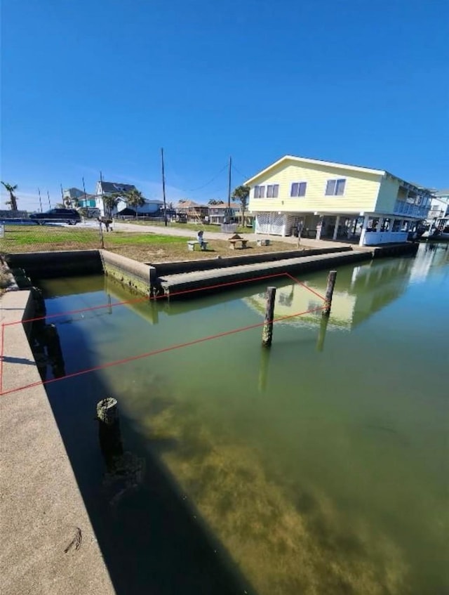 Listing photo 3 for BOATSLIP54 Basin Dr, Jamaica Beach TX 77554