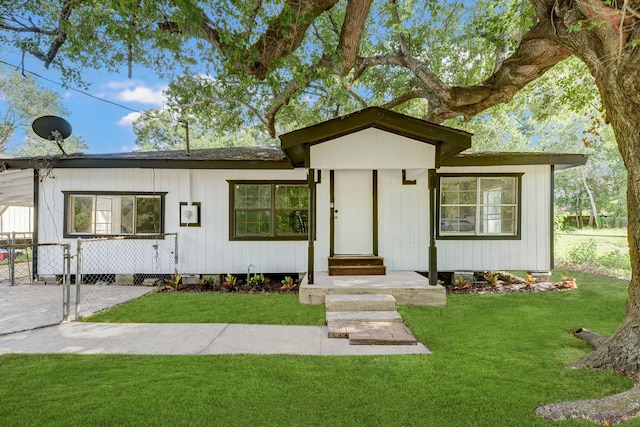 view of front of house with a front yard