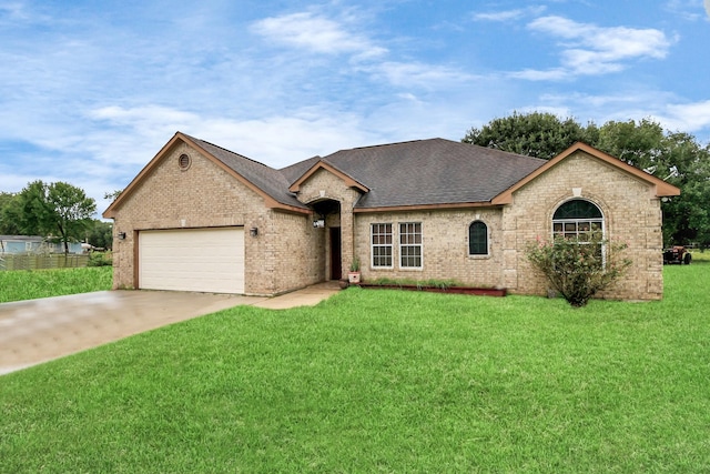 view of front of property featuring a front lawn and a garage