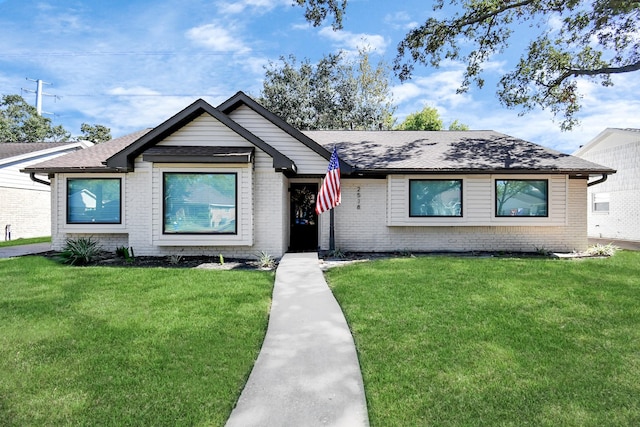 view of front of house featuring a front yard