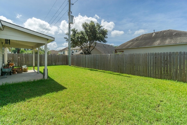 view of yard featuring a patio area