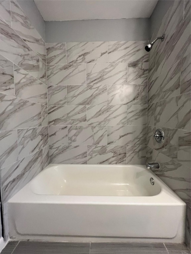 full bath with shower / bath combination