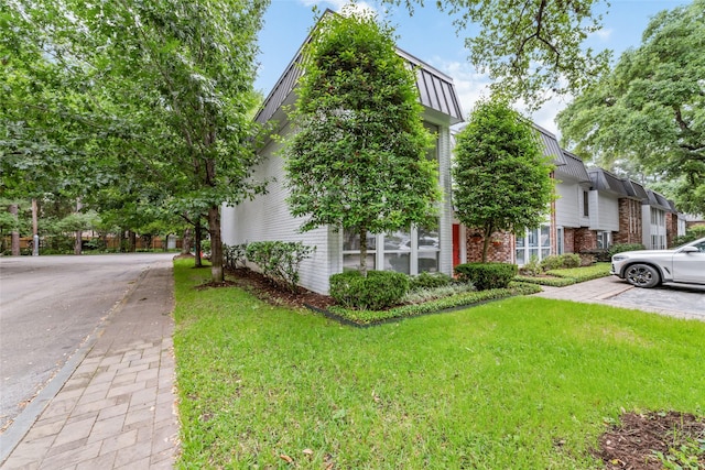 view of side of property featuring a yard