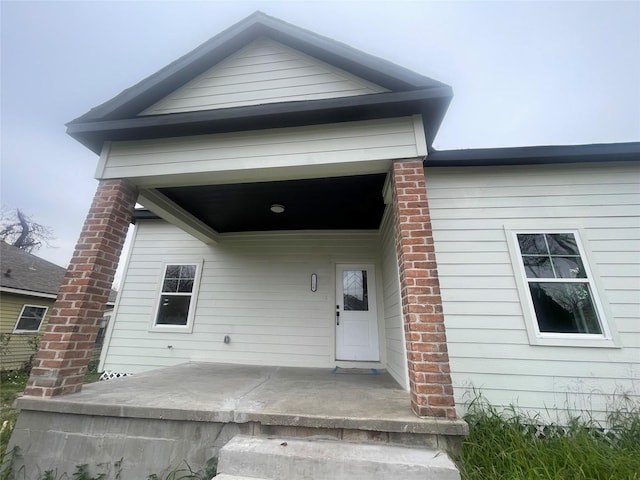 view of front of home featuring a porch