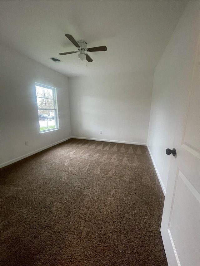 unfurnished room with carpet flooring and ceiling fan