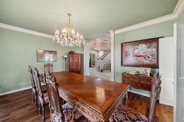 dining room with crown molding, dark wood-type flooring, and a notable chandelier