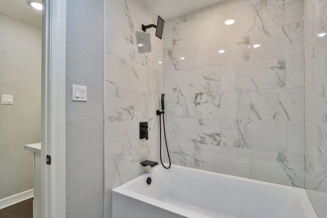 bathroom with tiled shower / bath combo