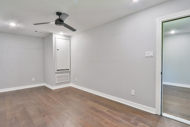 unfurnished room with dark wood-type flooring and ceiling fan