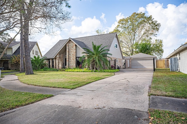 view of front of house featuring a front lawn and a garage