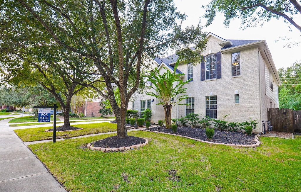 view of front of property with a front lawn