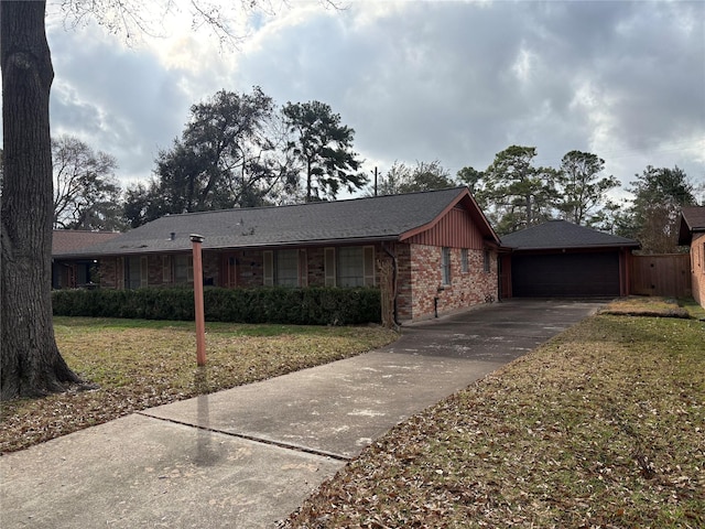 view of front of home featuring a front lawn