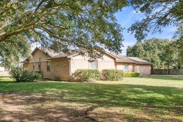 view of front of home with a front yard