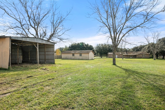 view of yard with an outdoor structure