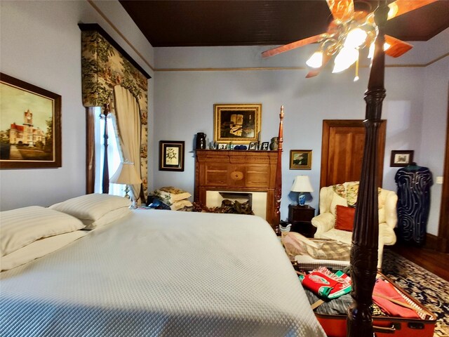 bedroom featuring ceiling fan