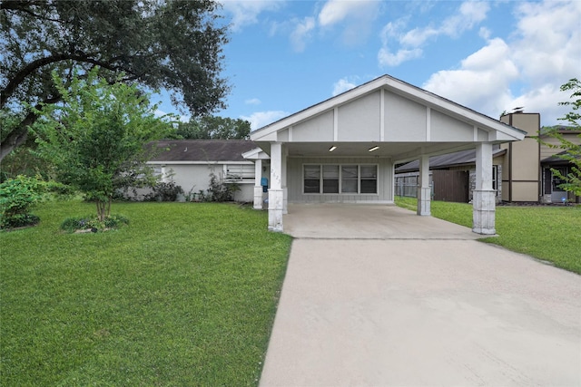 view of front of house featuring a front lawn and a carport