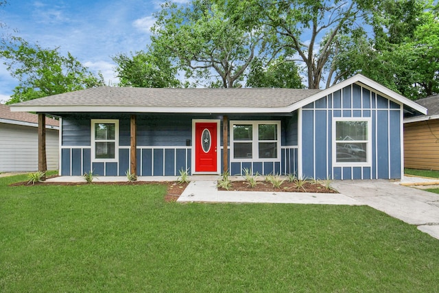 single story home with a front yard