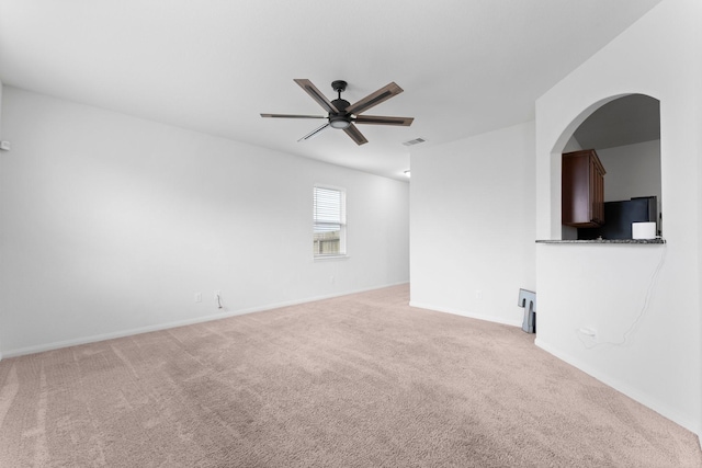 unfurnished room featuring ceiling fan and carpet