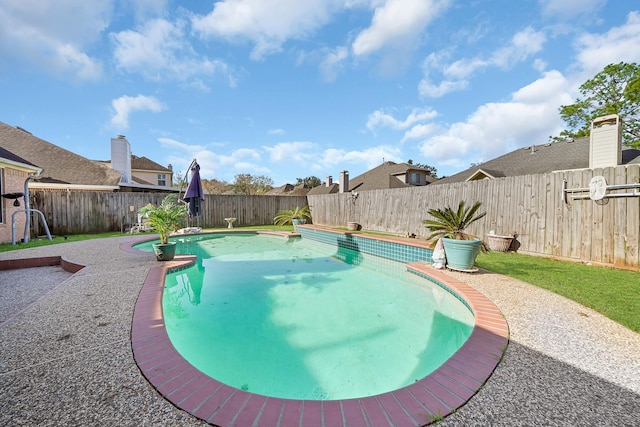 view of swimming pool