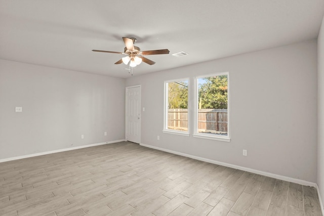 empty room featuring light hardwood / wood-style floors and ceiling fan