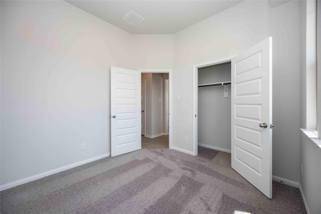 unfurnished bedroom with carpet flooring and a closet