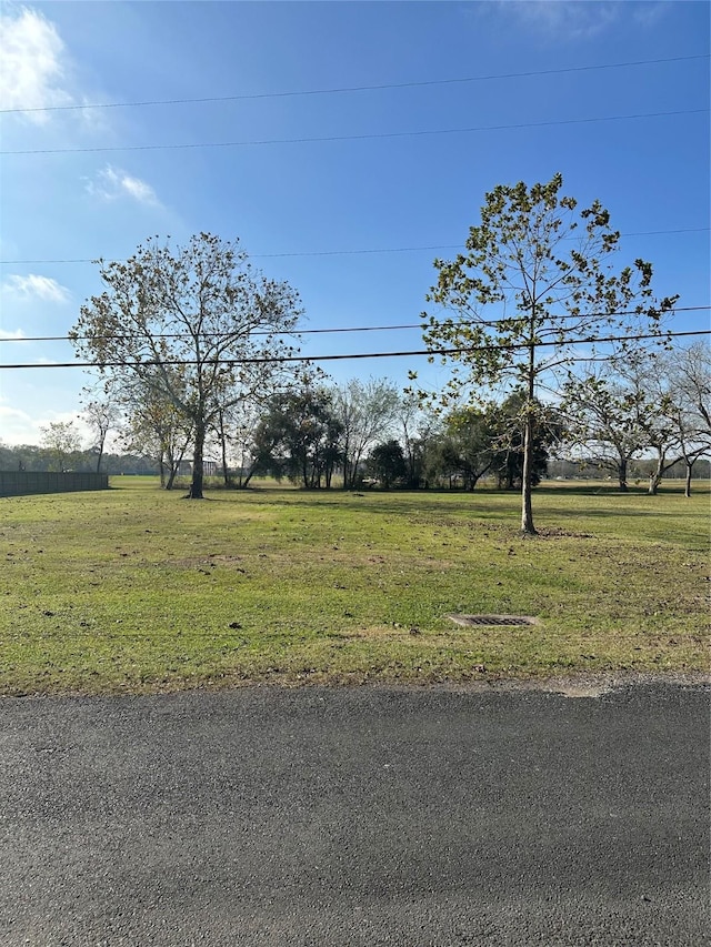 Listing photo 3 for 8415 Benoist Dr, Texas City TX 77539