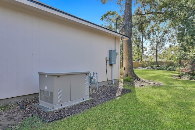 view of side of property featuring a yard