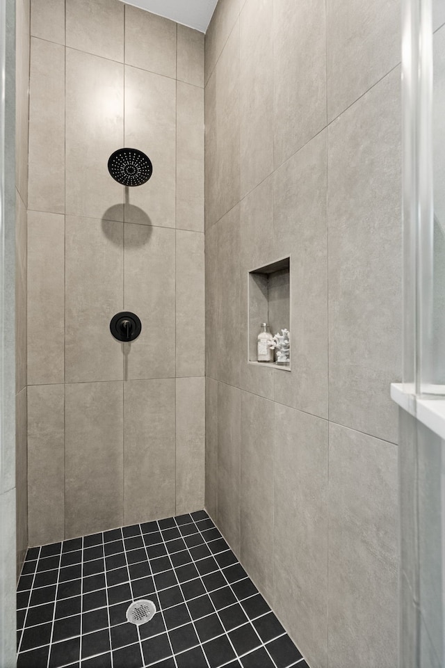 bathroom with a tile shower