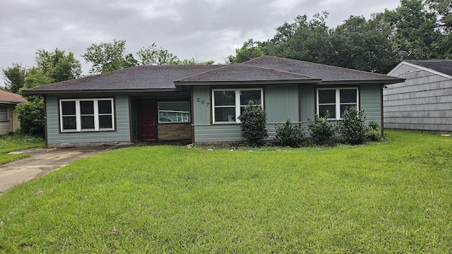 view of front of house featuring a front yard