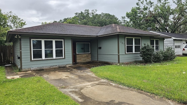 ranch-style house with a front yard