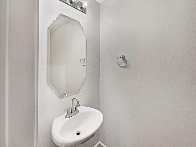 bathroom featuring sink