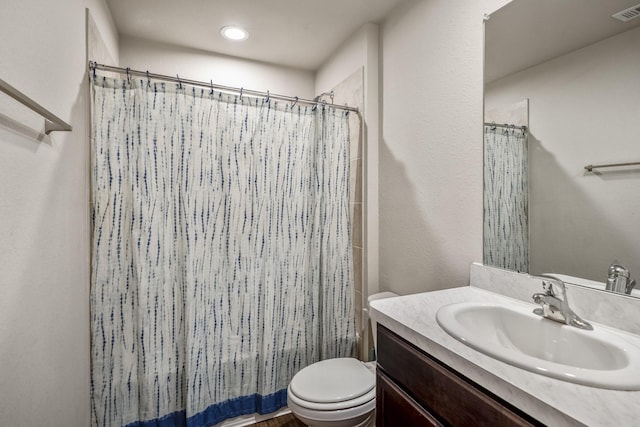 full bathroom featuring shower / bath combo with shower curtain, vanity, and toilet