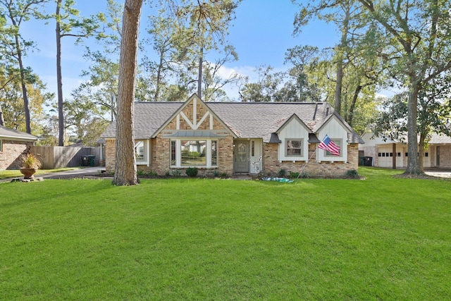 view of front of home featuring a front lawn