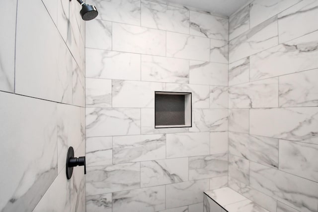 bathroom featuring a tile shower