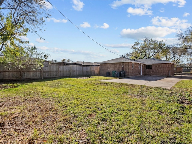 view of yard featuring a patio area