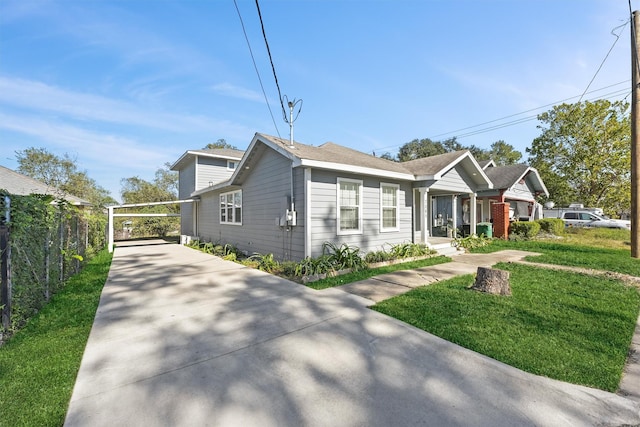 view of front facade featuring a front yard