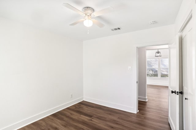 unfurnished room with dark hardwood / wood-style floors and ceiling fan