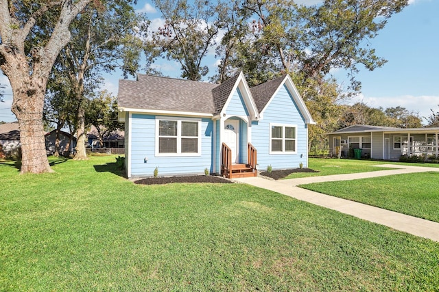 view of front of property with a front yard