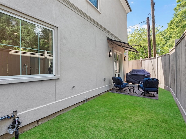 view of yard with a patio