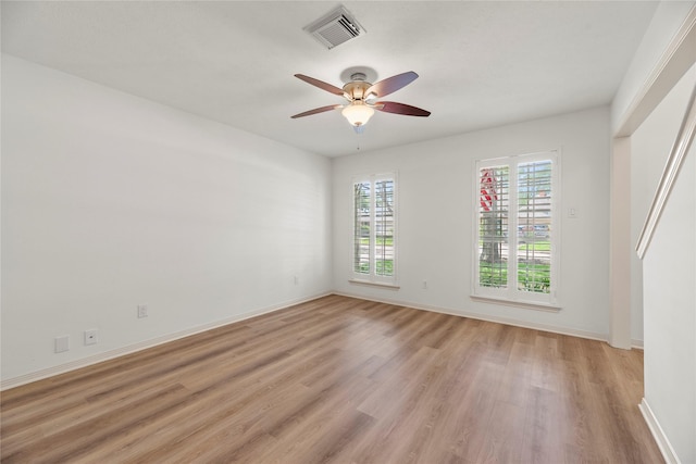 empty room featuring light hardwood / wood-style floors and ceiling fan