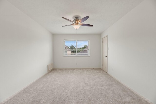 unfurnished room featuring light carpet and ceiling fan