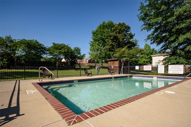 view of swimming pool