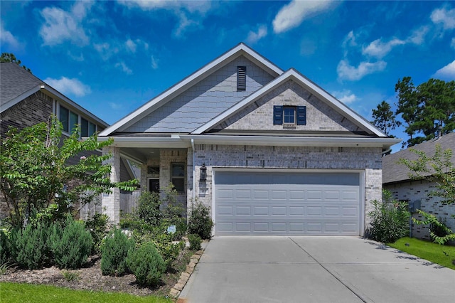 craftsman house featuring a garage