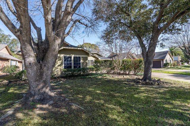 view of front of property with a front yard