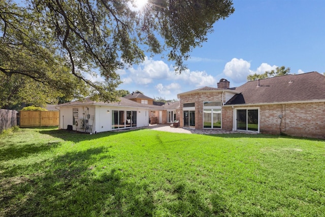 back of house featuring a lawn