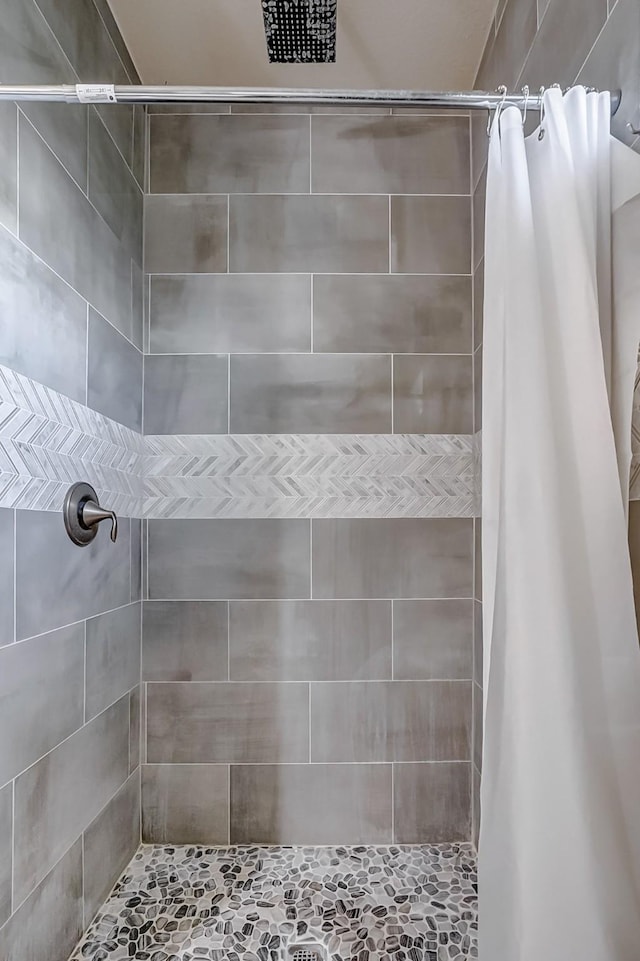 bathroom with curtained shower