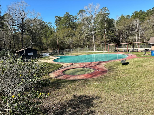 view of swimming pool with a lawn