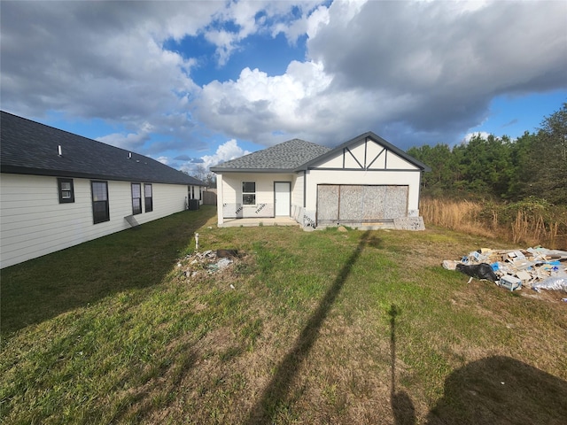 back of house featuring a yard