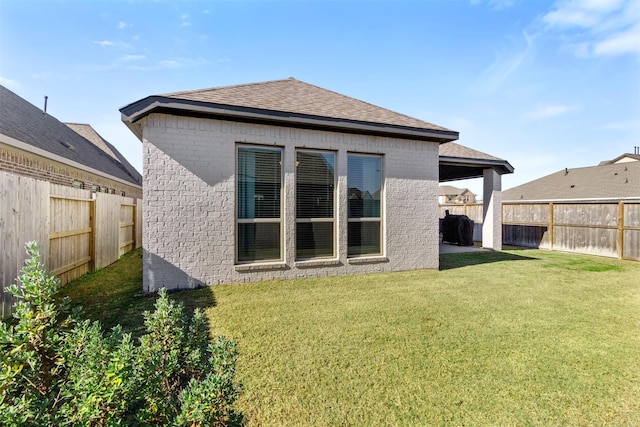 back of house featuring a yard