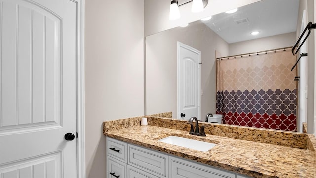 full bathroom with a shower with curtain, visible vents, and vanity