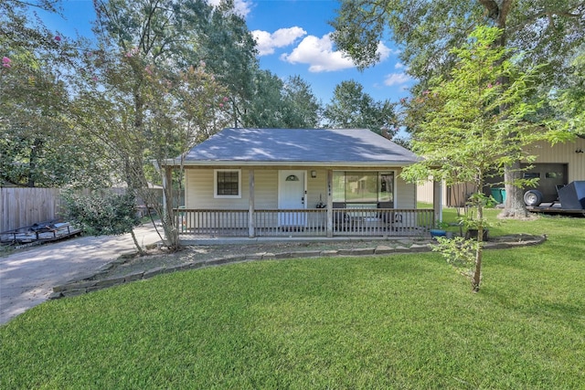 view of front of home featuring a porch and a front yard